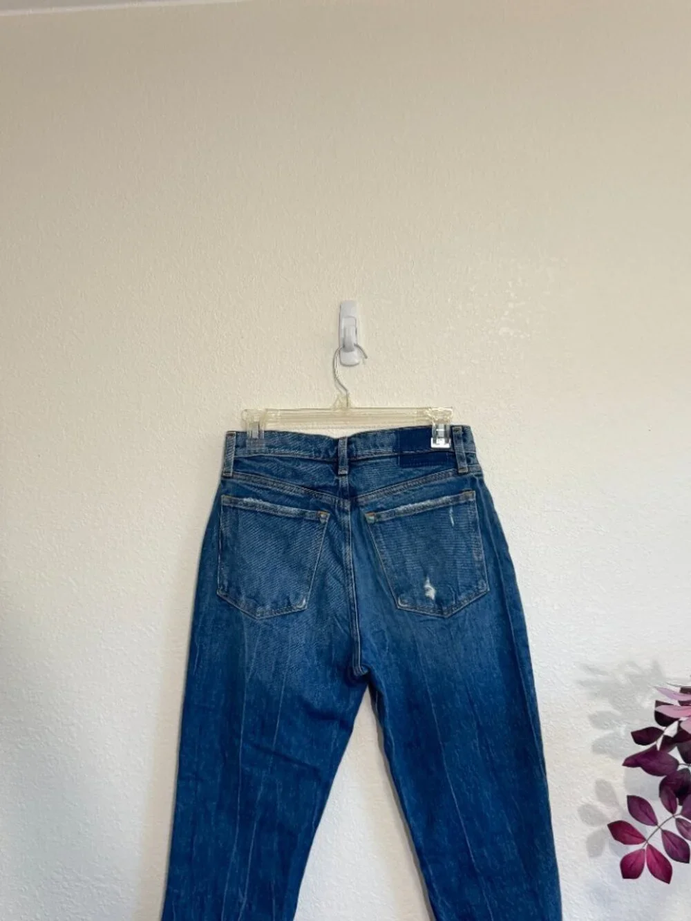 ☀️ NEW ABERCROMBIE & FITCH Dark Wash Distressed High Rise Mom Jeans 28 Short - Picture 9 of 10